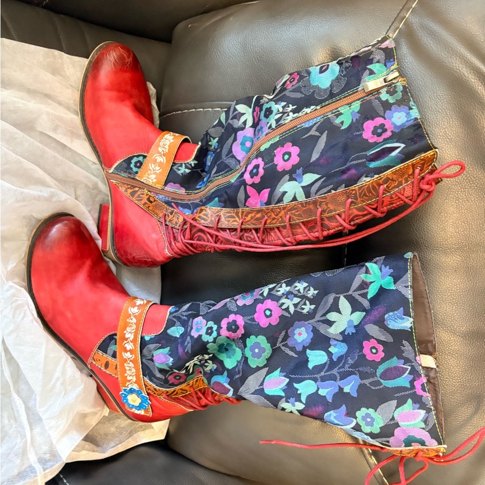 Vibrant Red Floral Lace-Up Women's Boots - Picture 3 of 6